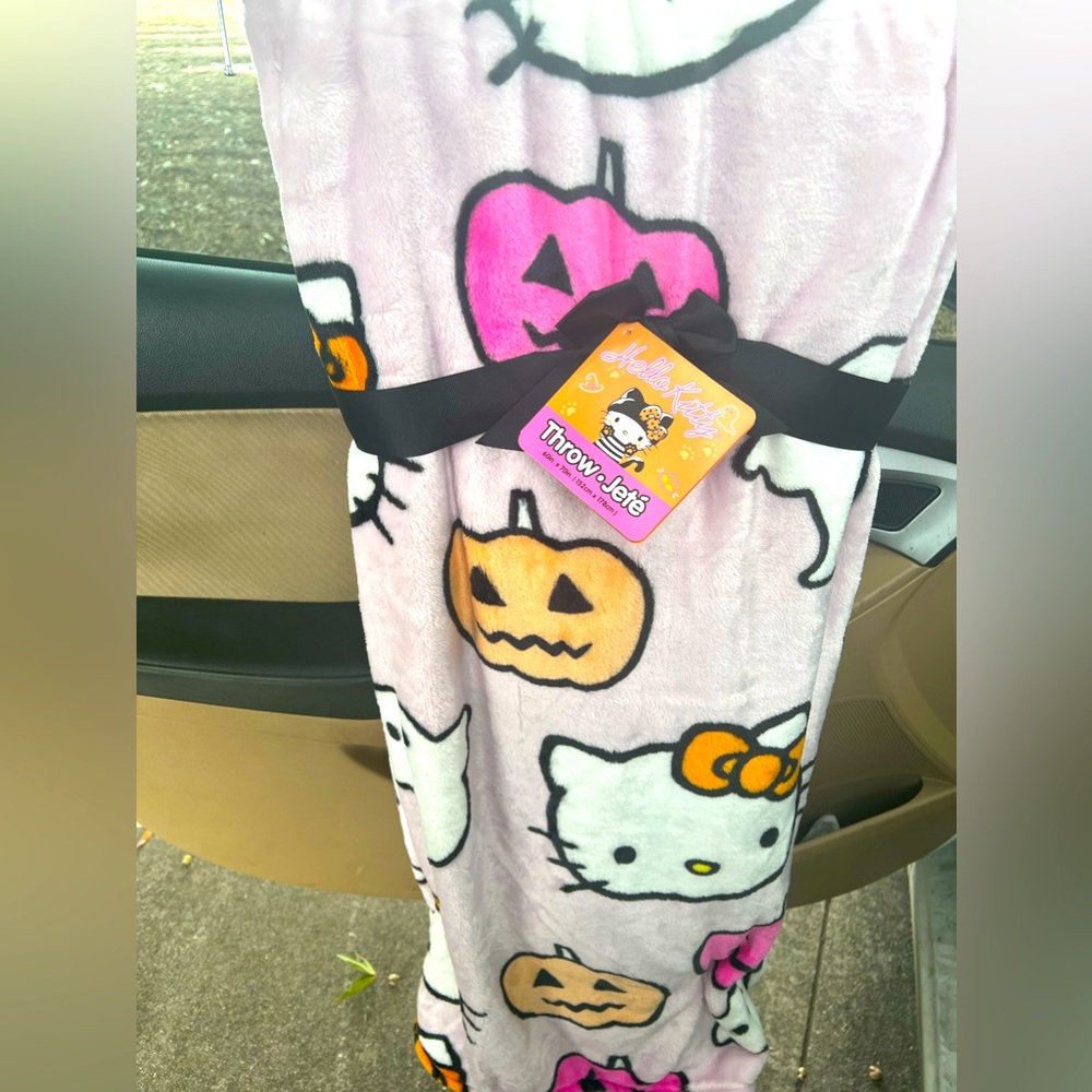 Hello kitty New Style Halloween 🎃 Throw !